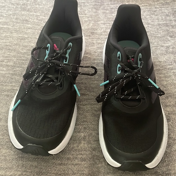 Brand new Adidas shoes 🌼bundle and save!! - Picture 2 of 5